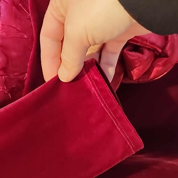 Beautiful red velvet women's top by Notations size small with waist tie - Picture 5 of 8